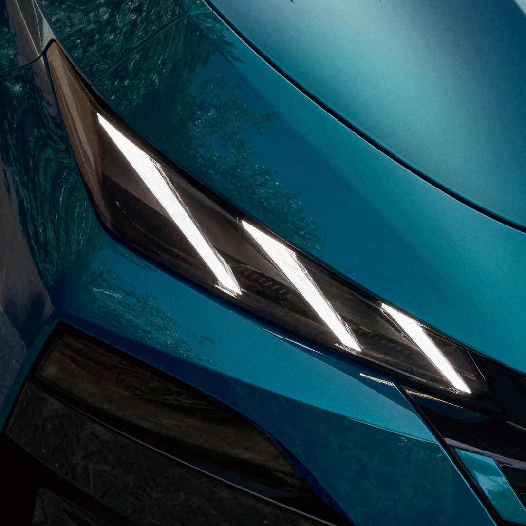 New PEUGEOT E-308 front face