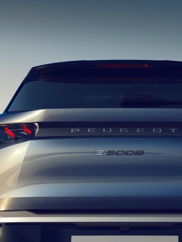 PEUGEOT E-5008 Ingaro Blau Heckansicht