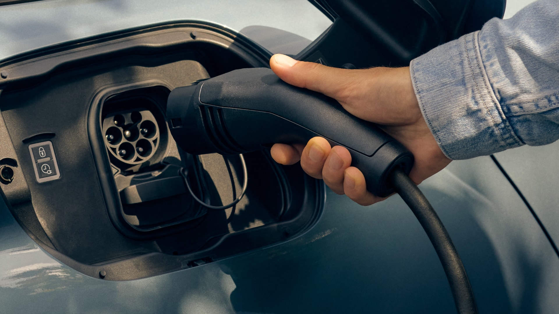 PEUGEOT E-308 SW charging