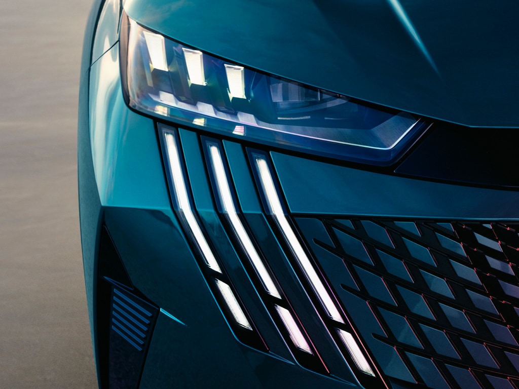 New PEUGEOT 3008 Plug-In Hybrid Blue Obsession headlamps PEUGEOT PIXEL LED