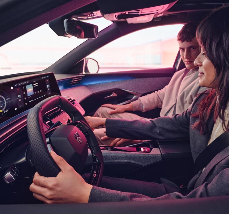 Couple inside the new PEUGEOT E-3008