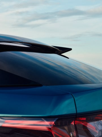 PEUGEOT E-3008 Blue Obsession floating spoiler