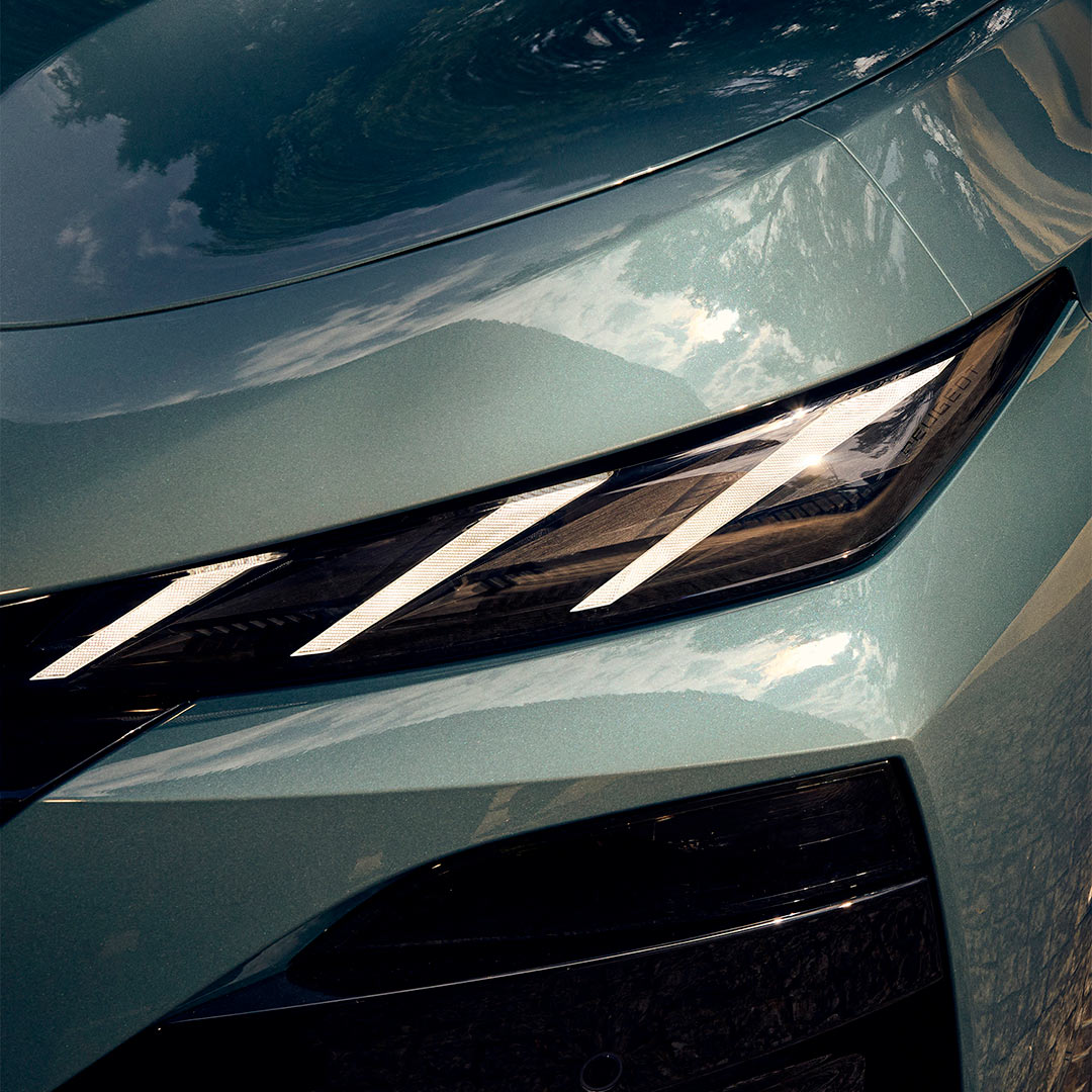 New PEUGEOT E-308 SW illuminated front face