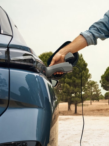 New PEUGEOT E-308 SW with bike charging