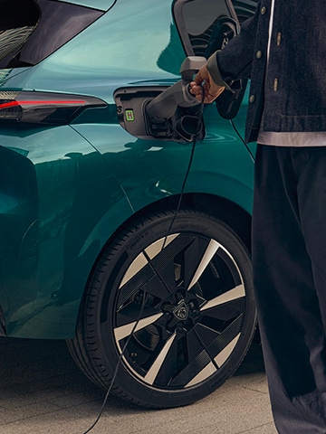 New PEUGEOT E-308 with bike charging