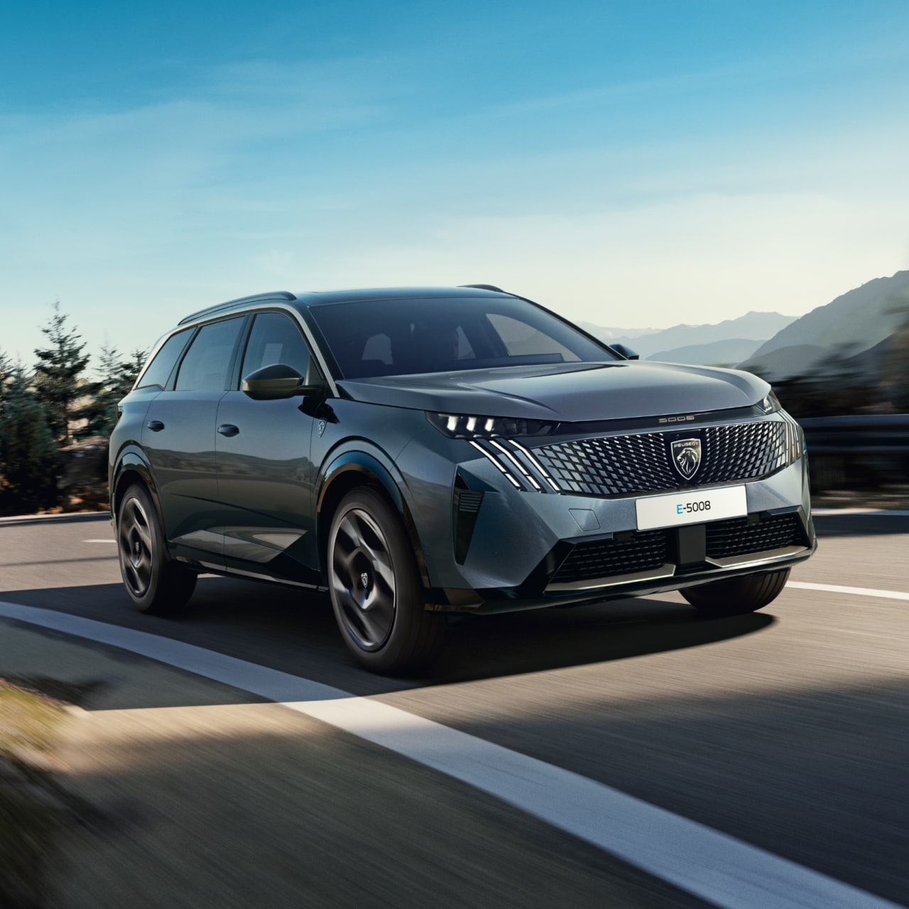 PEUGEOT E-5008 Dual Motor Frontansicht