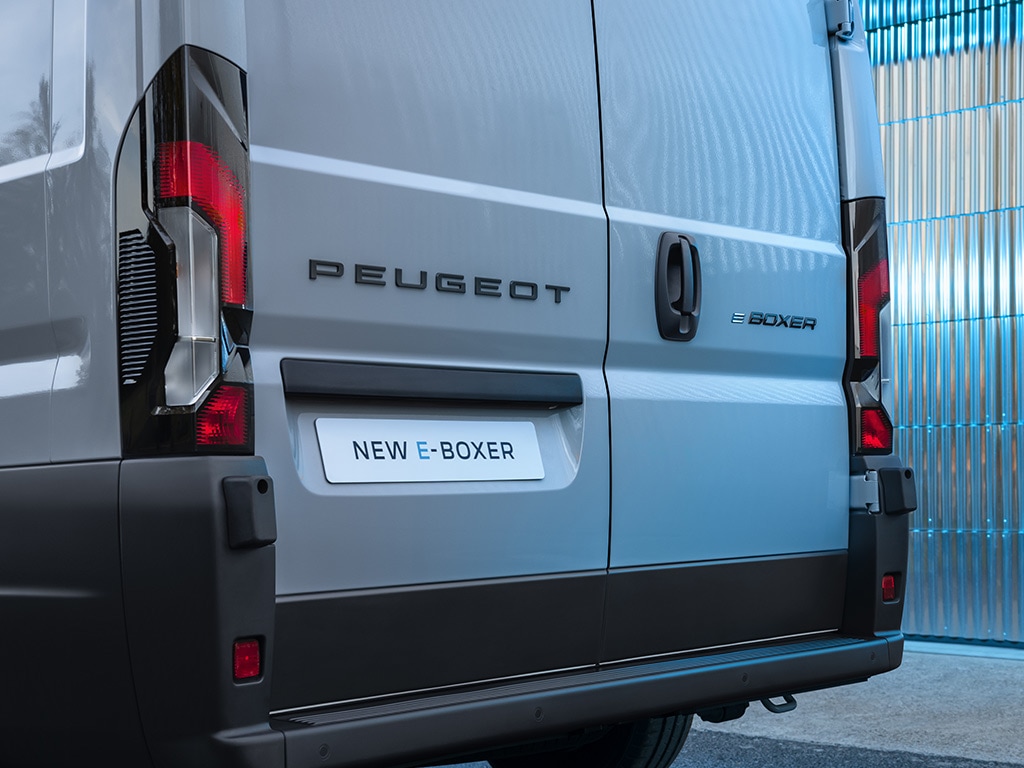 Neue PEUGEOT E-BOXER Heckleuchten