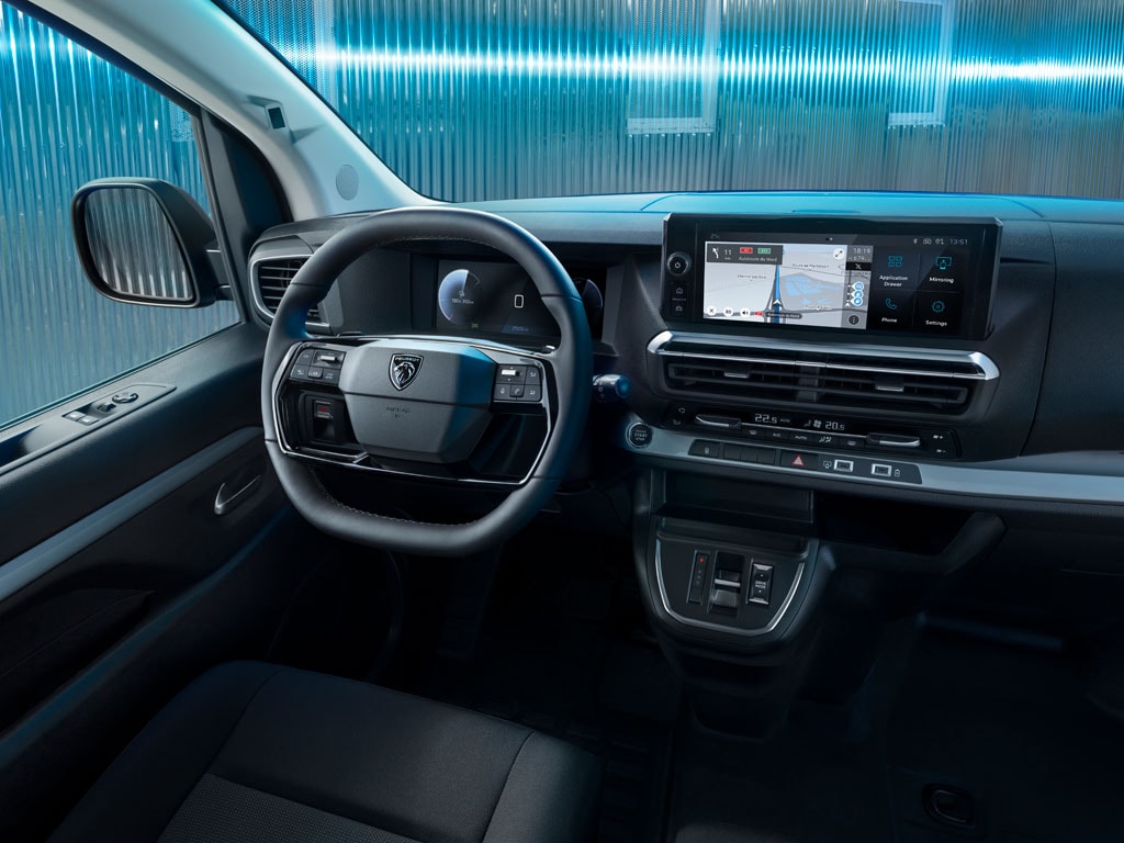 New PEUGEOT E-EXPERT driving station