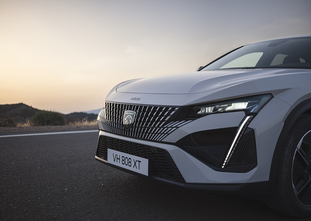 Der neue PEUGEOT E-408 Frontscheinwerfer