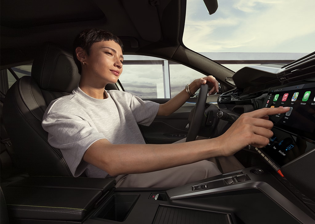 Neuer PEUGEOT E-408: Connected Services